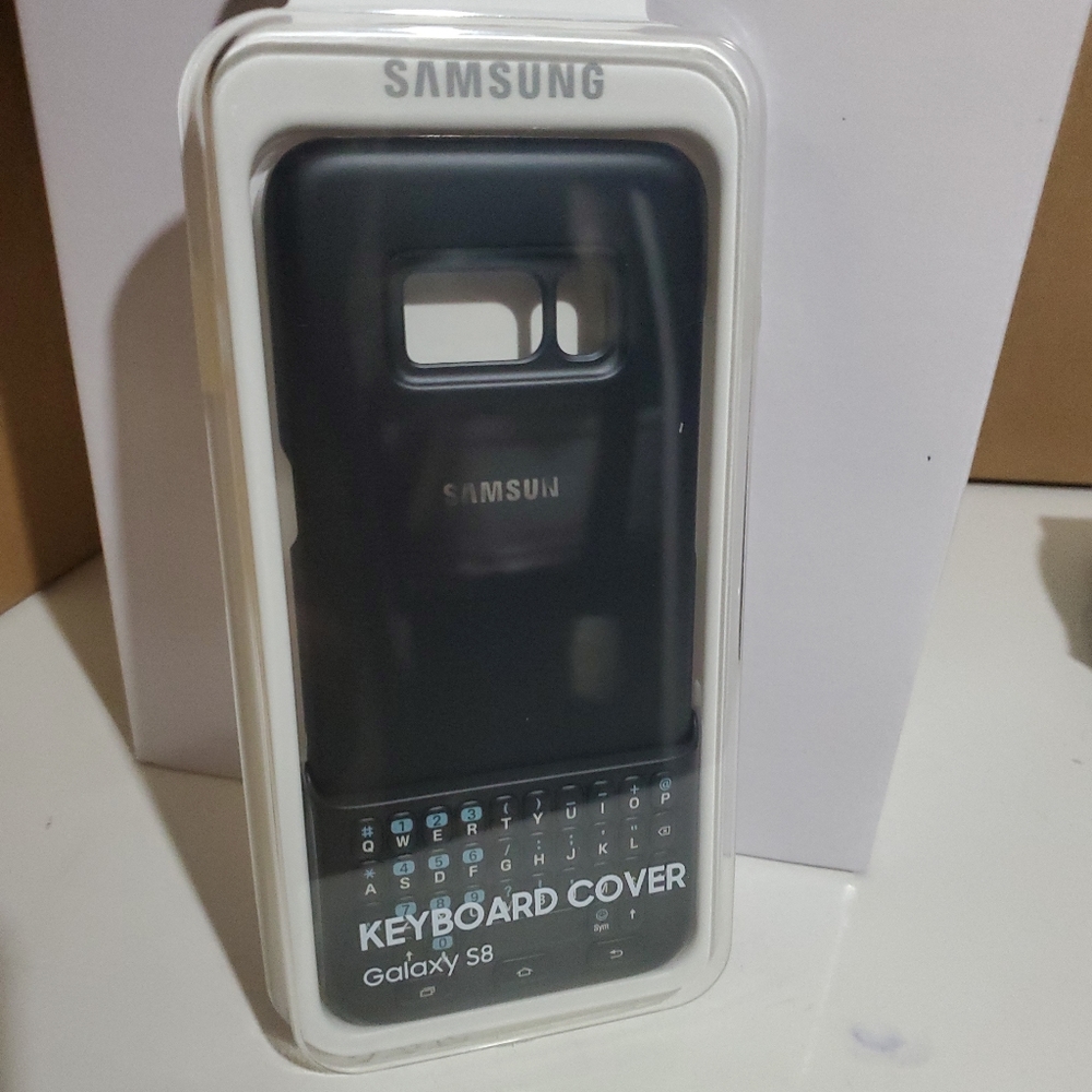 Official Samsung Galaxy S8 covers with keyboard